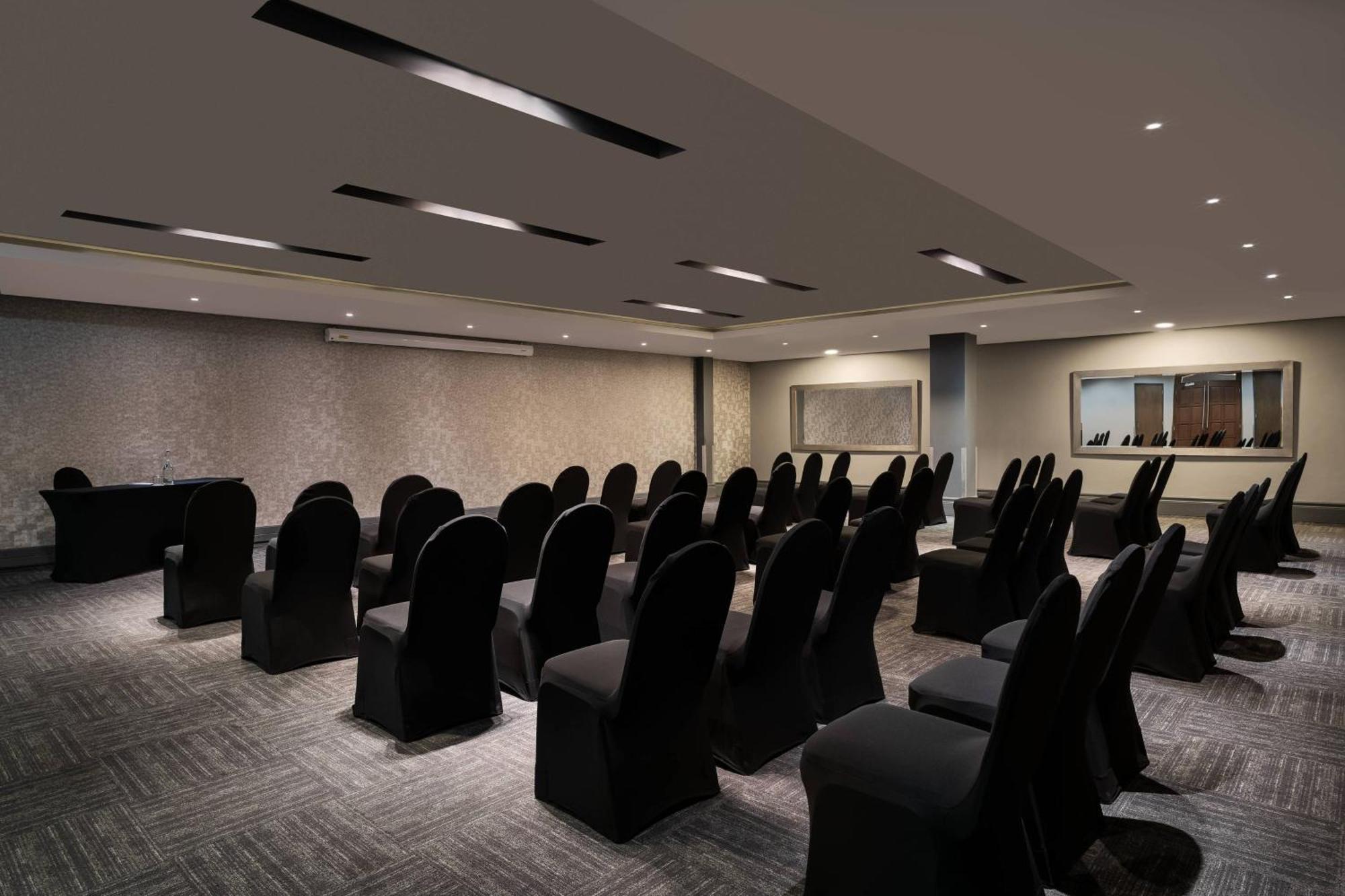 Protea Hotel By Marriott Johannesburg Wanderers Eksteriør billede