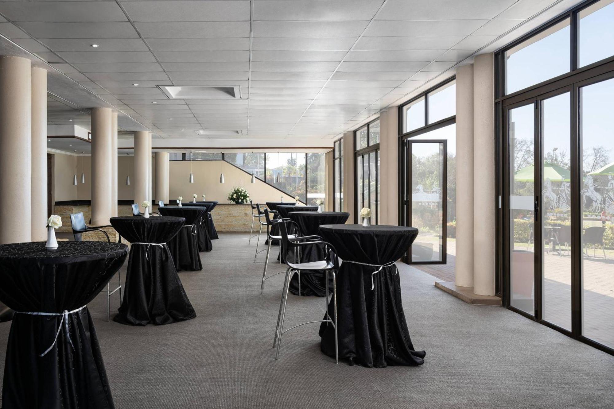 Protea Hotel By Marriott Johannesburg Wanderers Eksteriør billede